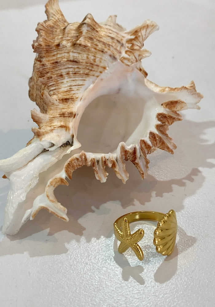 Shell & Starfish Gold Ring