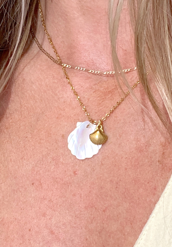 CABO Shelly Pearl Gold Necklace