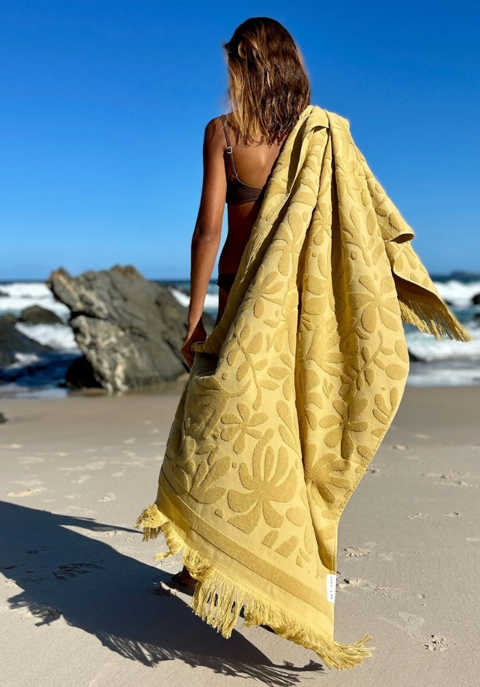 SUNNY LIFE Luxe Towel Mango Bay Golden Mustard